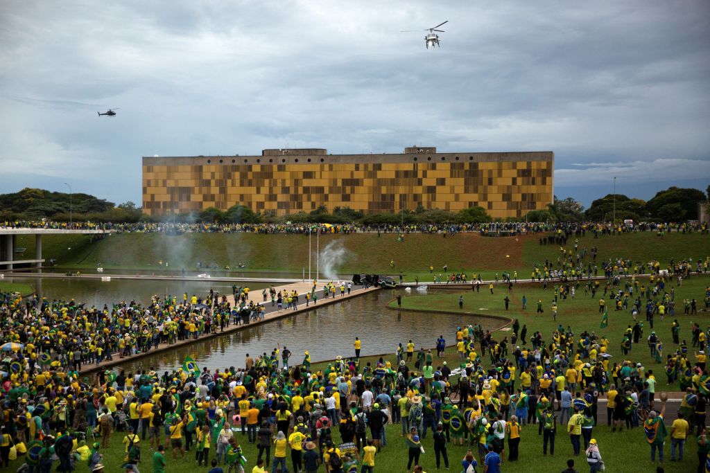 Βραζιλία: Ξανά στον έλεγχο των δυνάμεων ασφαλείας τα κυβερνητικά κτίρια – Lockdown στην πρωτεύουσα με εντολή Λούλα