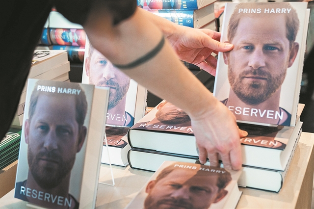 Ξεπούλησε μέσα σε λίγες ώρες το βιβλίο του πρίγκιπα Χάρι