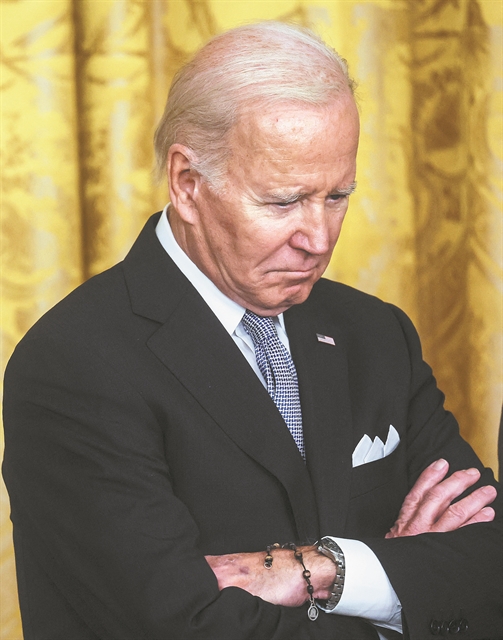 Μαρτύριο της σταγόνας γίνονται για τον πρόεδρο τα απόρρητα έγγραφα