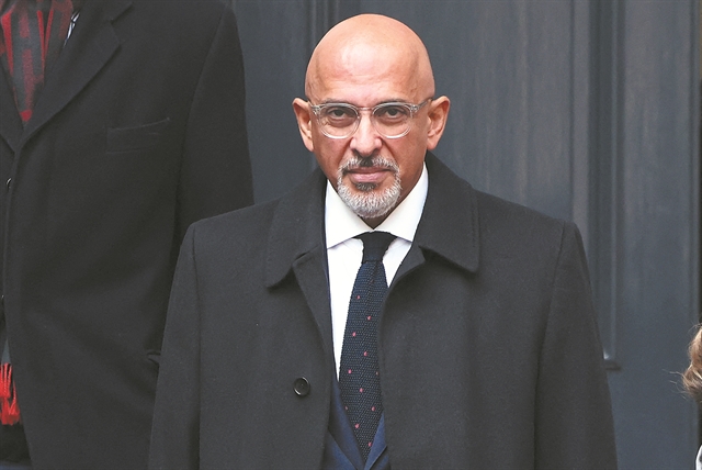 Βγάλε τον υπουργό απ’ την πρίζα