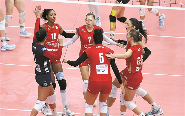 Αγκαλιά με την πρόκριση