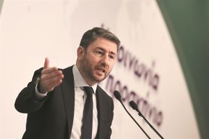 Αντεπίθεση Ανδρουλάκη και πιο βαθύ ρήγμα