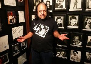 Η άνοια «έσωσε» τον πορνοστάρ Ρον Τζέρεμι από τη δίκη για βιασμούς