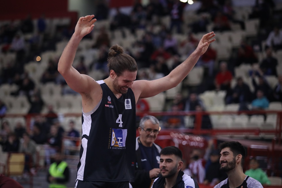 Η επική ατάκα του Μπόγρη για τον Ολυμπιακό!