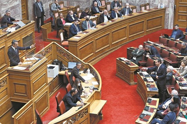 Σύγκρουση διαρκείας από τη Βουλή έως τον… δρόμο