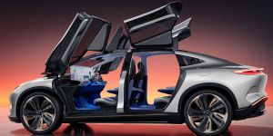 Το νέο Aehra SUV είναι το αυτοκίνητο που έχει και δυνατότητα προβολής ταινιών