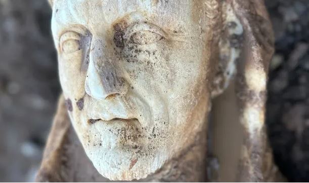 Βρέθηκε αρχαίο άγαλμα του Ηρακλή μετά από επισκευές υπονόμων | tanea.gr