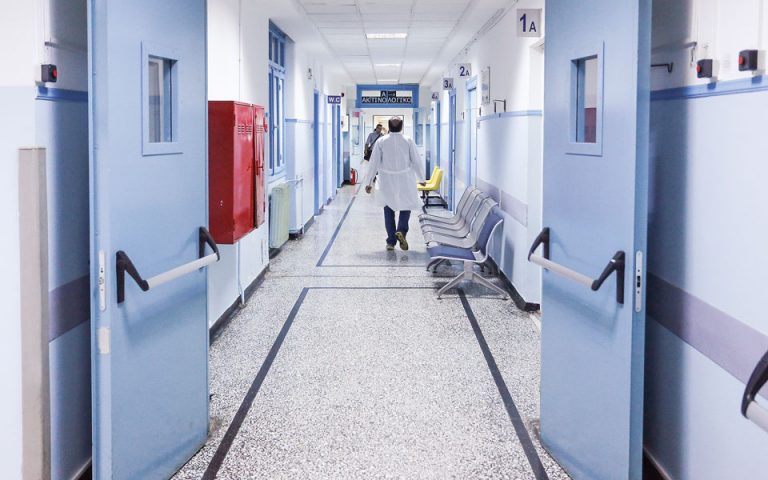 Διοικητής νοσοκομείου έκανε νυχτερινή έφοδο… με τις πιτζάμες