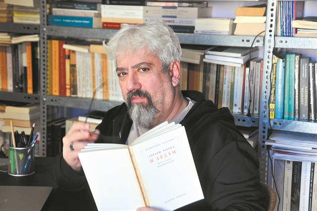 «Κάθε γωνία στην Ελλάδα έχει έναν Χλαπάτσα»