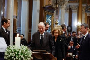 Τέως βασιλιάς Κωνσταντίνος: Στο πλευρό της βασίλισσας Σοφίας ο εξόριστος Χουάν Κάρλος