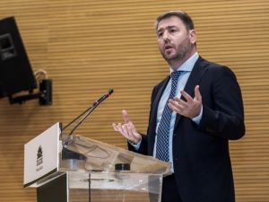 ΠΑΣΟΚ: Oπλο η θεσμικότητα για υποκλοπές και κεντρώους