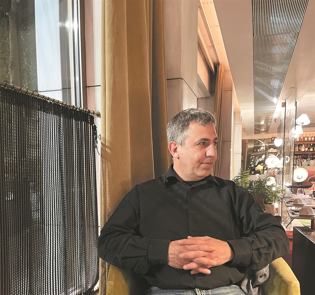 Πώς τα παραδοσιακά μας γιλέκα έφτασαν στον Dior