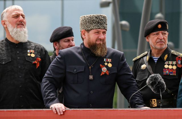 Ρωσία: «Εμφύλιος» για τις… γενειάδες στον στρατό – Γιατί Καντίροφ και Πριγκόζιν δεν ασχολούνται απλώς με… τρίχες