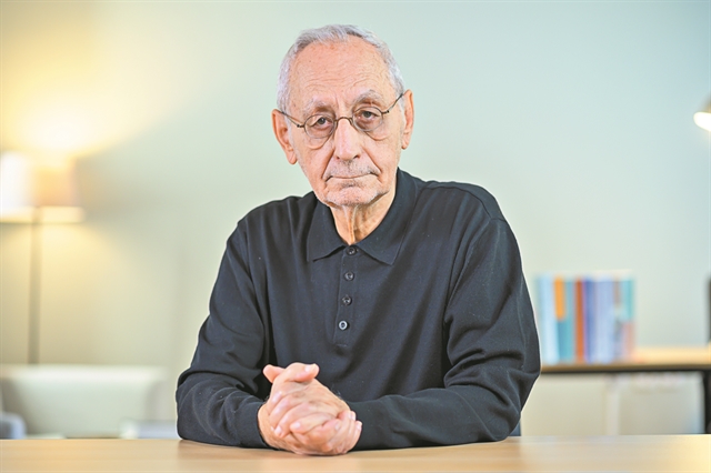 «Τα σύγχρονα μυθιστορήματα είναι αρωματικά “σαπούνια” σε μοδάτες συσκευασίες»