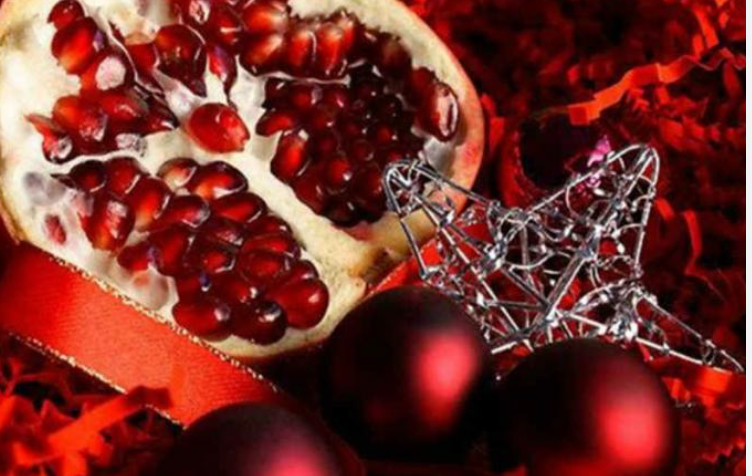 Γιατί σπάζουν ρόδι την Πρωτοχρονιά