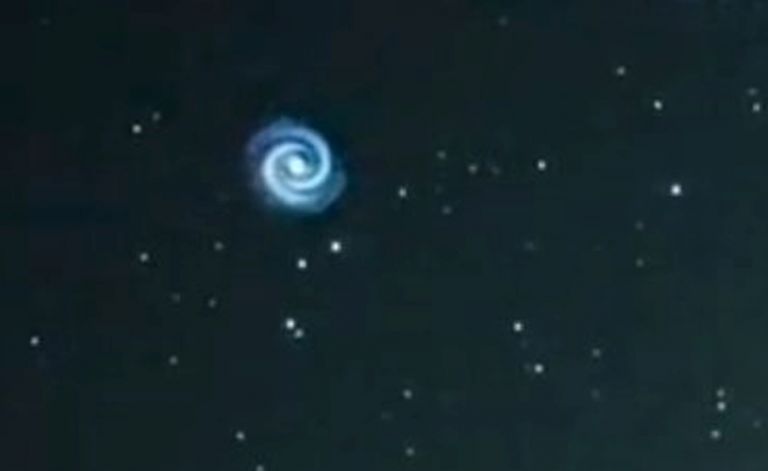 Εκτόξευση δορυφόρου δημιούργησε απόκοσμη σπείρα στον ουρανό της Χαβάης | tanea.gr