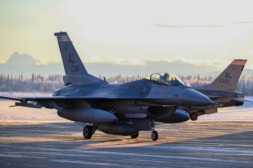 Γιατί ο Μπάιντεν θέλει να πουλήσει F-16 στην Τουρκία και F-35 στην Ελλάδα