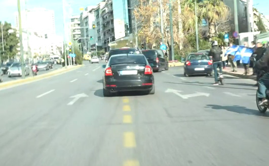 Κηδεία τέως βασιλιά Κωνσταντίνου: Τα nea live στην πομπή της σορού του προς το Τατόι (κάμερα 2)