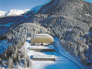 Το άκρως εντυπωσιακό AlpenGold Hotel και η κινηματογραφική πρεμιέρα