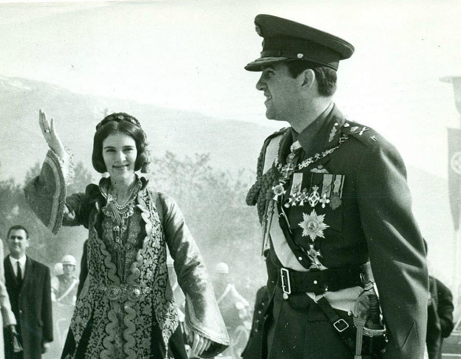 Η άνοδος στον ελληνικό θρόνο και η ταραχώδης βασιλεία του