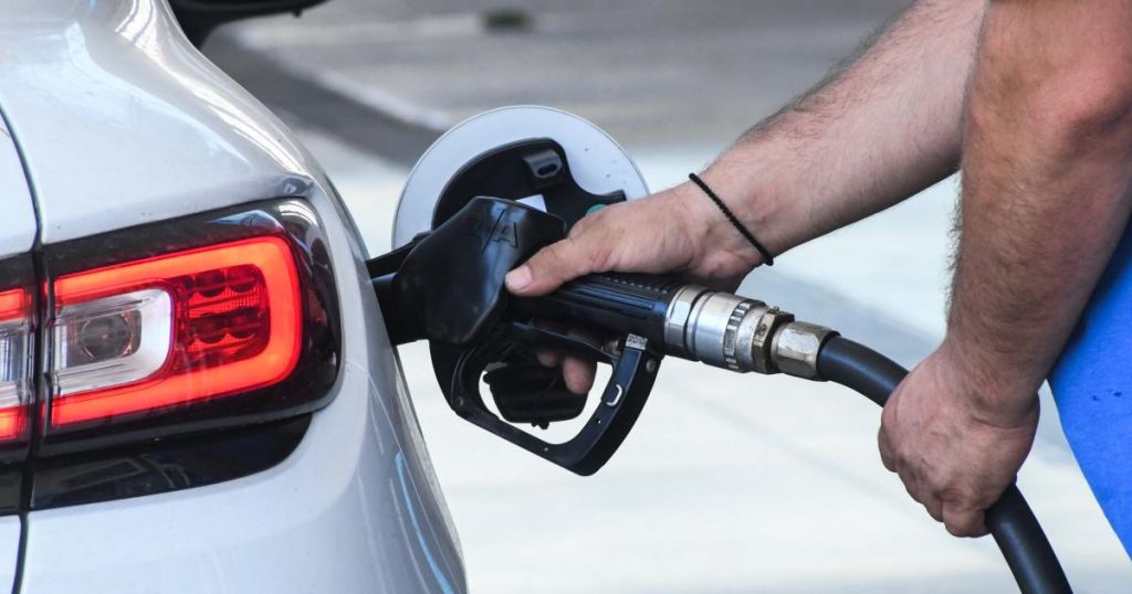 Καύσιμα: Φλερτ της αμόλυβδης βενζίνης με τα 2 ευρώ