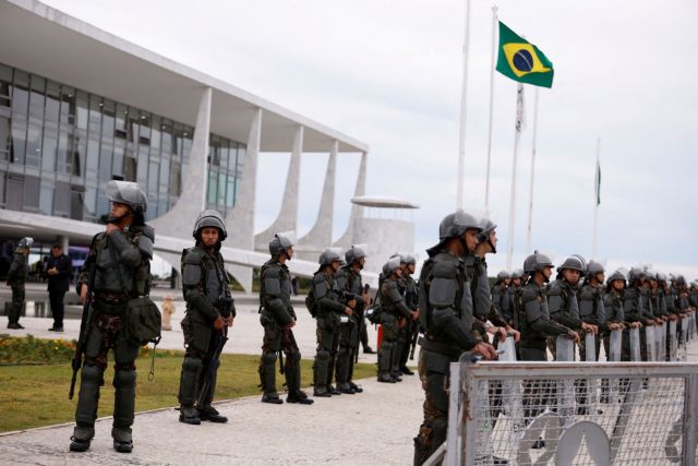 Βραζιλία: Καρατομεί την φρουρά της προεδρικής κατοικίας ο Λούλα