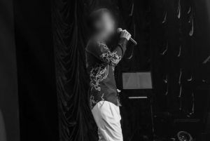 Τραγουδιστής ο ένας γιος του ψευτογιατρού