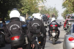 Πέντε ανήλικοι συνελήφθησαν μετά από καταδίωξη με κλεμμένο αυτοκίνητο