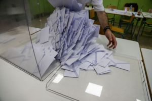 Δημοσκόπηση Prorata: Πλήγμα για τη δημοκρατία οι υποκλοπές – Κριτήριο ψήφου η ακρίβεια