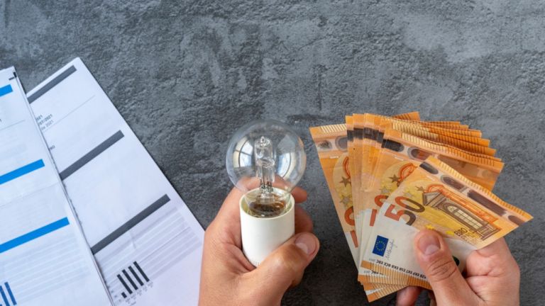 Λογαριασμοί ρεύματος: Που πρέπει να φτάσουν οι τιμές για να σταματήσουν οι επιδοτήσεις 
