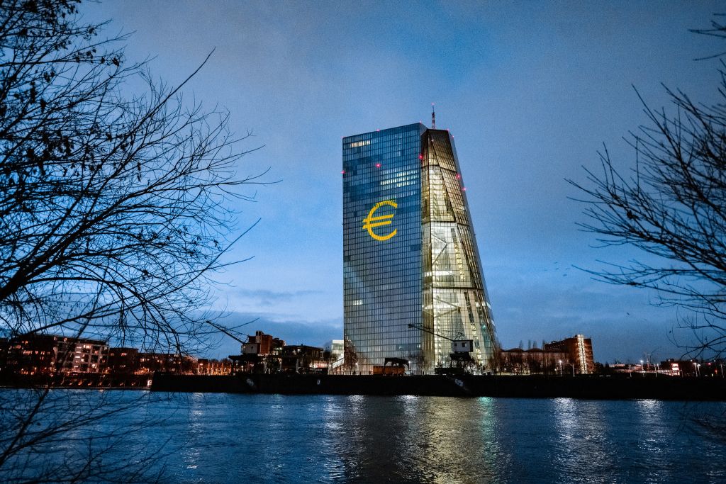 Μεγάλες αυξήσεις μισθών αναμένει η ΕΚΤ