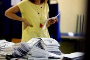 Ποντάρουν σε ψηφοδέλτια με… άρωμα γυναίκας