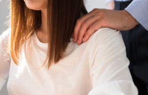 Καταγγελία για παρενόχληση 17χρονης από καθηγητή με χυδαία σχόλια