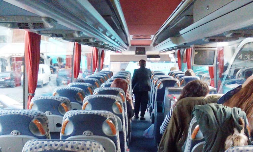 Οδηγός λεωφορείου έδωσε το τιμόνι σε ανήλικη | tanea.gr