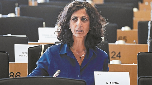 Στο επίκεντρο της καταιγίδας η επιτροπή της Μαρία Αρένα