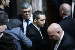 Κλείνει η πόρτα της Βουλής για εγκληματικές οργανώσεις