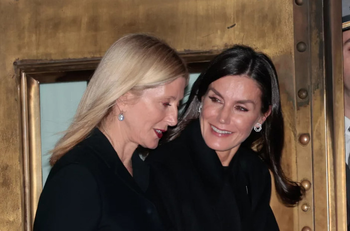 Αγκαζέ σε δείπνο στην Αθήνα – Βασίλισσα Λετίθια και Μαρί Σαντάλ