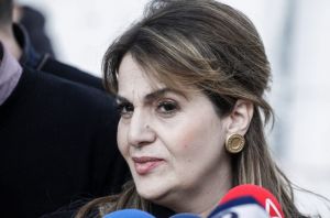 «Φως στο Τούνελ»: Κόντρα με την ιατροδικαστή που άλλαξε άποψη για τους θανάτους στην Πάτρα