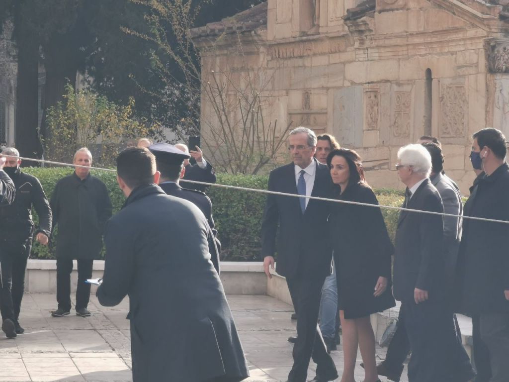 Κηδεία τέως βασιλιά Κωνσταντίνου: Στη Μητρόπολη Αθηνών ο Αντώνης Σαμαράς