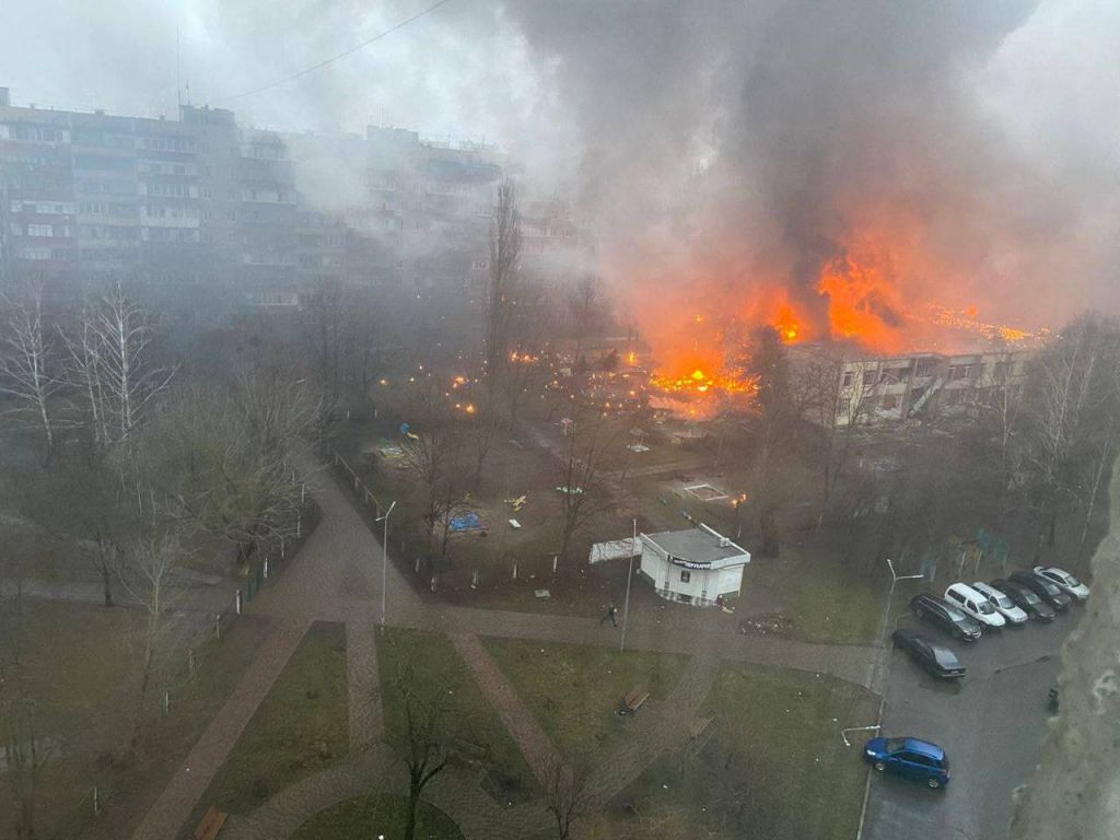 Ουκρανία: Εικόνες σοκ από την πτώση του ελικοπτέρου – 18 νεκροί, ανάμεσά τους δύο υπουργοί και παιδιά