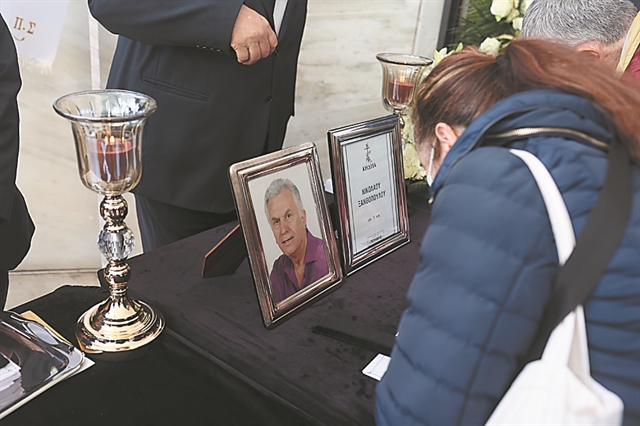 Ο τελευταίος αποχαιρετισμός στον Νίκο Ξανθόπουλο