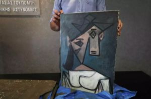 Ελεύθερος με βραχιολάκι ο δράστης της «κλοπής του αιώνα»