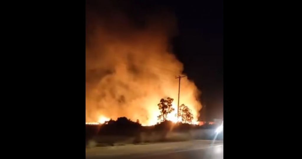 Μεγάλη φωτιά στα Ψαχνά Ευβοίας