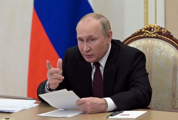 Βλαντιμίρ Πούτιν: Τα «πήρε» δημόσια με υπουργό του και τον ξεφτίλισε – «Γιατί χαζολογάς;»