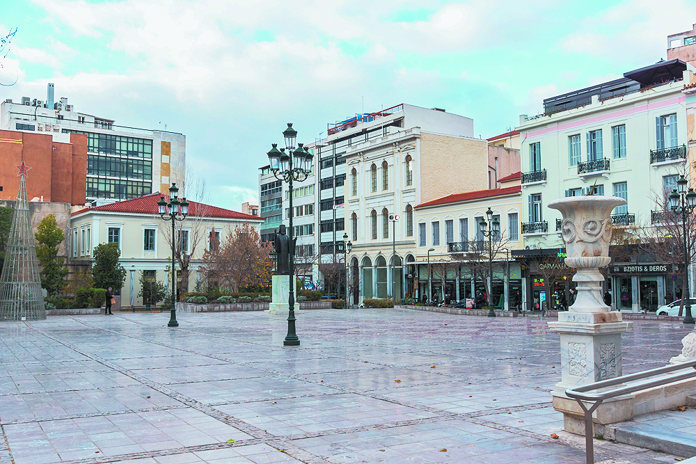 Η Αθήνα σε κόκκινο, γαλάζιο και χρυσαφένιο φόντο…