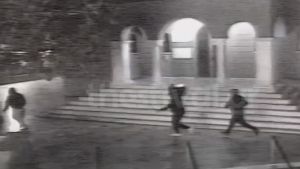 Κλέφτες με το χρηματοκιβώτιο στην πλάτη ψέκασαν φύλακα