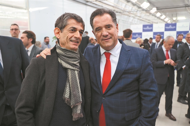 Οταν ο Αδωνις Γεωργιάδης αγκάλιασε τον Νίκο Καρανίκα