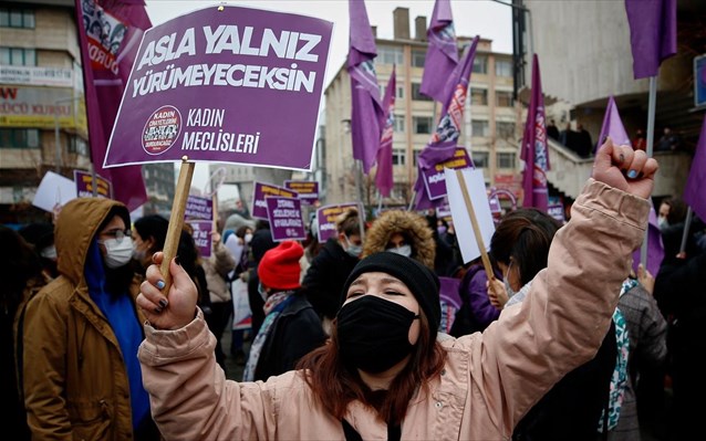 Τουρκία: Το «μπαλαντέρ» της γυναικείας ψήφου