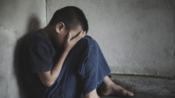 Δράμα: Στον ανακριτή 36χρονος για τον κατ’ εξακολούθηση βιασμό του γιου της συντρόφου του
