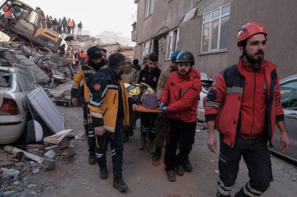 Προξενείο Τουρκίας: Ευγνωμοσύνη στην Ελληνική Ομάδα Διάσωσης που έσωσε τρεις ανθρώπους από τα ερείπια